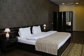 Tomu's Hotel