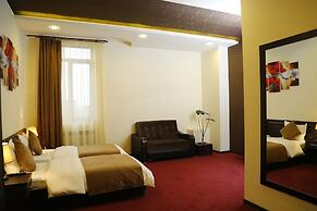 Tomu's Hotel