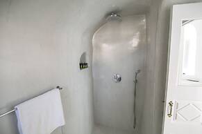 Morfi Cave House