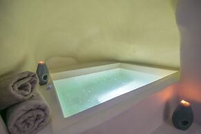 Morfi Cave House