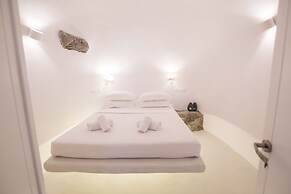 Morfi Cave House