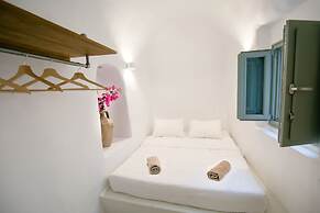 Morfi Cave House