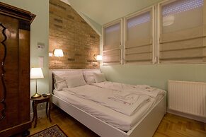 Roland Apartments
