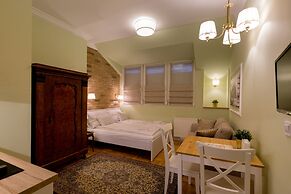 Roland Apartments