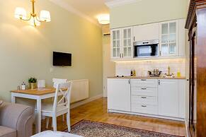 Roland Apartments
