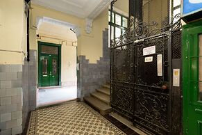 Roland Apartments
