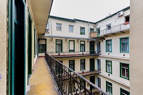 Roland Apartments
