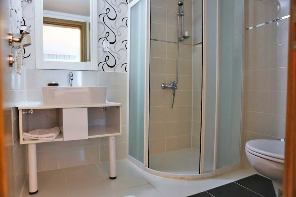 Ugur Hotel
