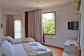 Ugur Hotel