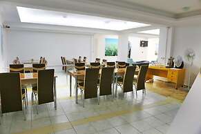 Ugur Hotel
