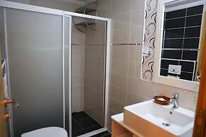 Ugur Hotel