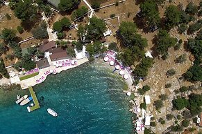 Delos Beach Hotel