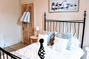 Cosy & Modern Apartment in Central Edinburgh
