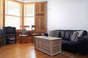 Central and Spacious 2 Bedroom Flat With Garden