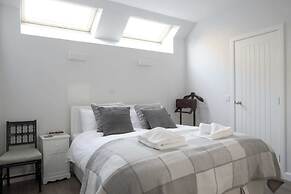 Quiet Ground Floor Mews Flat and Parking