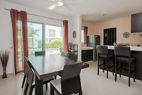 Pelicanos Condominium by ChezPlaya