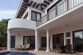 Hermosa Mayette Villa by ChezPlaya