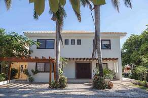 Hermosa Mayette Villa by ChezPlaya