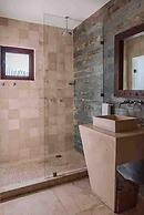 Hermosa Mayette Villa by ChezPlaya