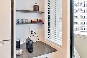 Chic & Stylish Apartment with Parking