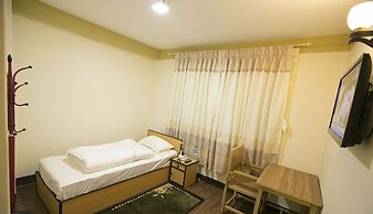 Aarya Chaitya Inn