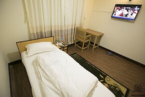 Aarya Chaitya Inn