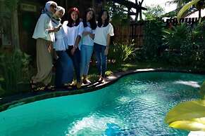Omah Lila by The Grand Java