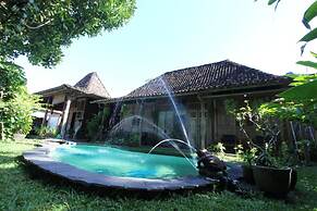 Omah Lila by The Grand Java