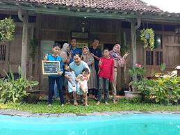 Omah Lila by The Grand Java