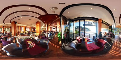 Hotel Cruiser