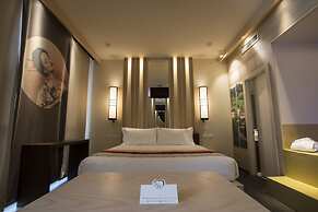 Emotional Grand Motel