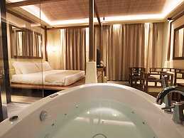 Emotional Grand Motel