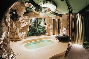 Emotional Grand Motel