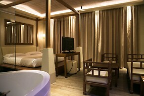 Emotional Grand Motel