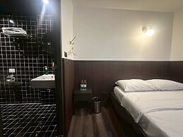 Four Sisters Hostel