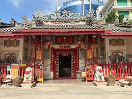 Four Sisters Hostel