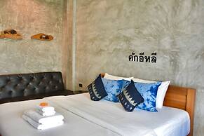 Hug Sakonnakhon