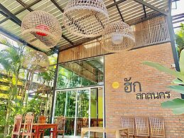 Hug Sakonnakhon