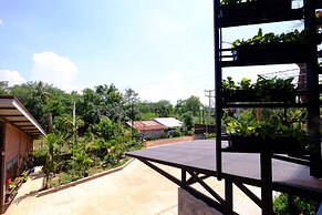 Hug Sakonnakhon