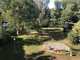Riverside Inn