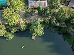 Sawasdee Lagoon Camping & Restaurant