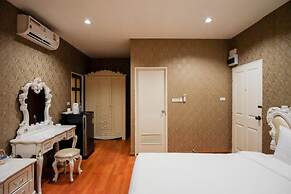 The O-Zone Airport Inn