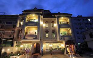 Leveeside House