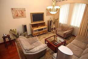 Lakshmi Apartment Red Square