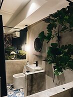 Very Hotel