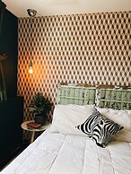Very Hotel