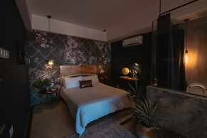 Very Hotel