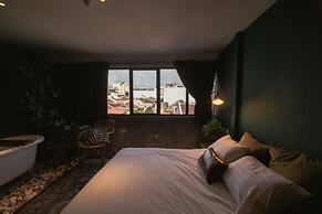 Very Hotel