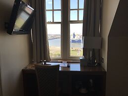 Pier Hotel