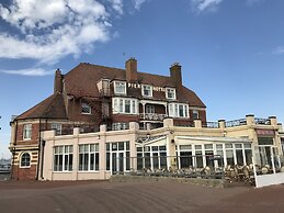 Pier Hotel